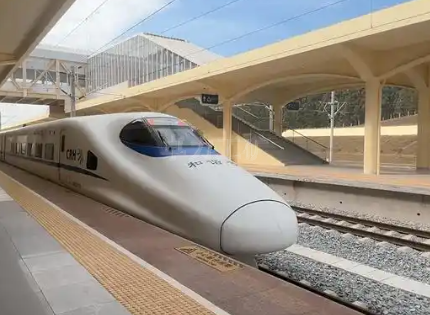 前兩月鐵路貨運(yùn)量超8億噸客運(yùn)超7億人次 均保持增長